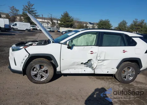 2022 Toyota Rav4 Hybrid Xle z USA, uszkodzony, nr VIN JTMRWRFV1ND159042